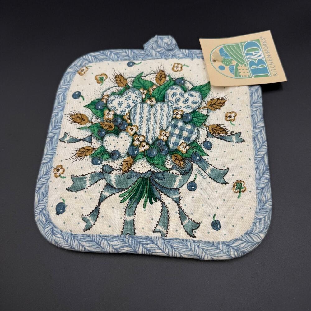 Vintage Kitchen Oven Mitt Blue and White Wreath Design